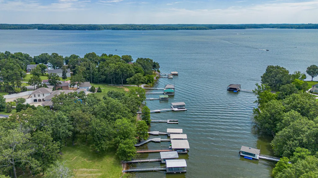 237 Knottingham Drive Gilbertsville KY 42044