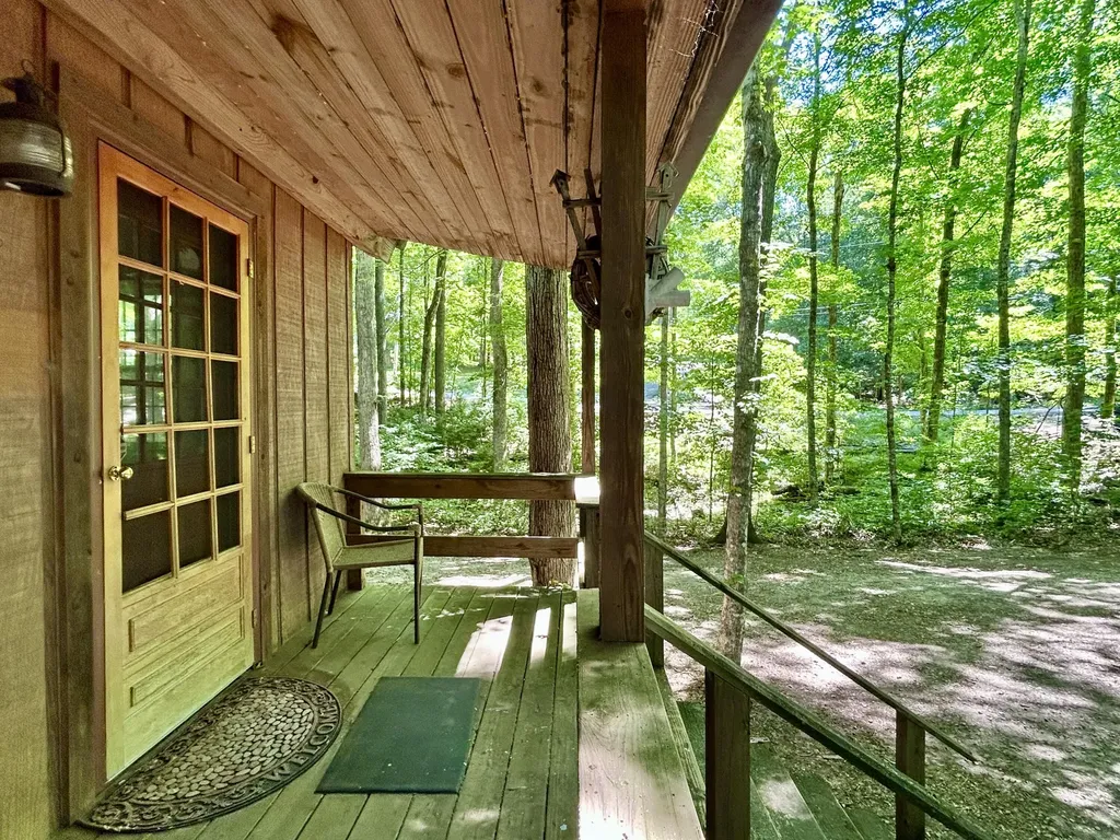 302 Lakeview Avenue Burnside KY 42519