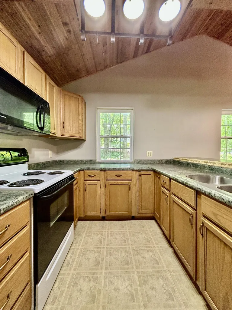 302 Lakeview Avenue Burnside KY 42519