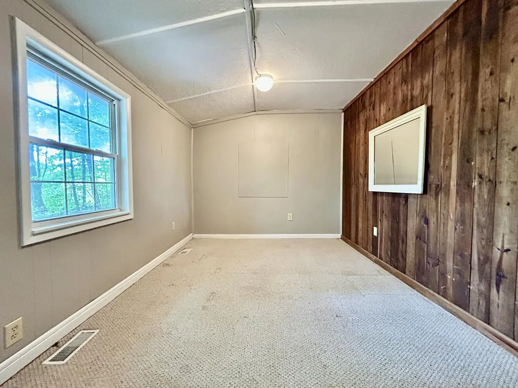 302 Lakeview Avenue Burnside KY 42519