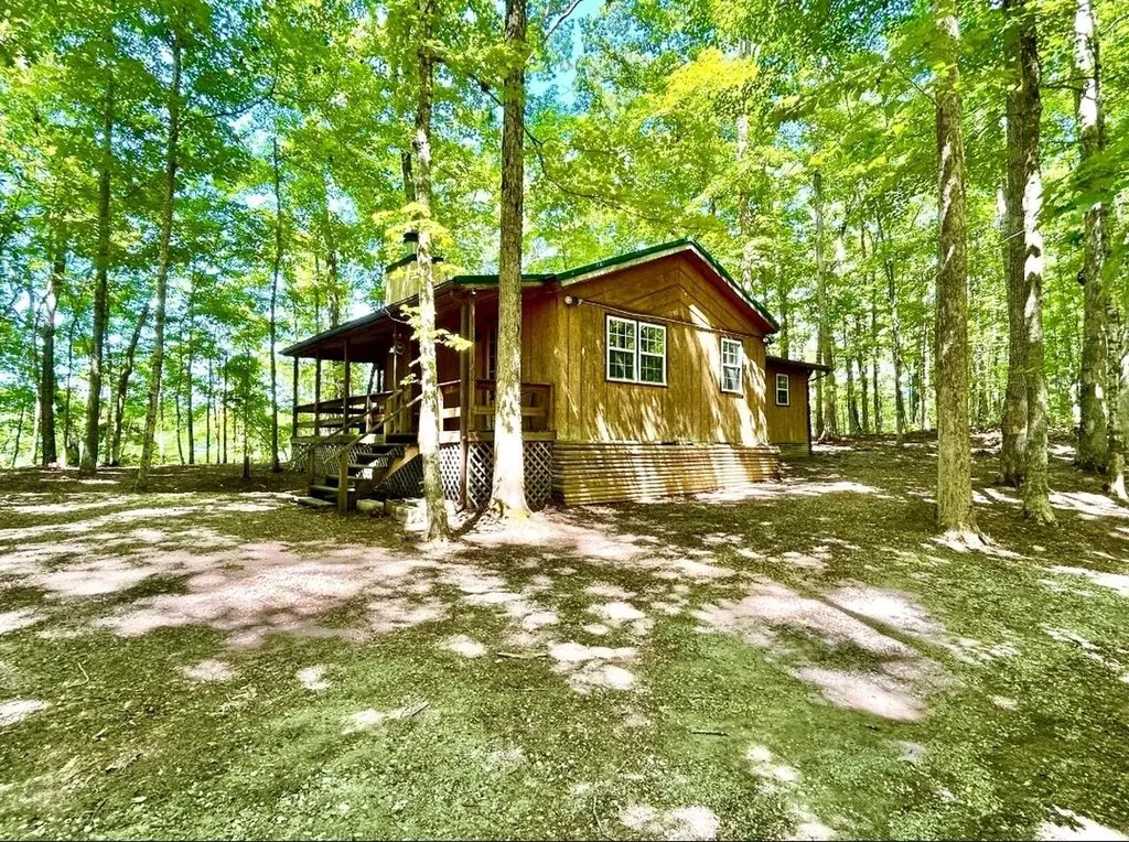 302 Lakeview Avenue Burnside KY 42519