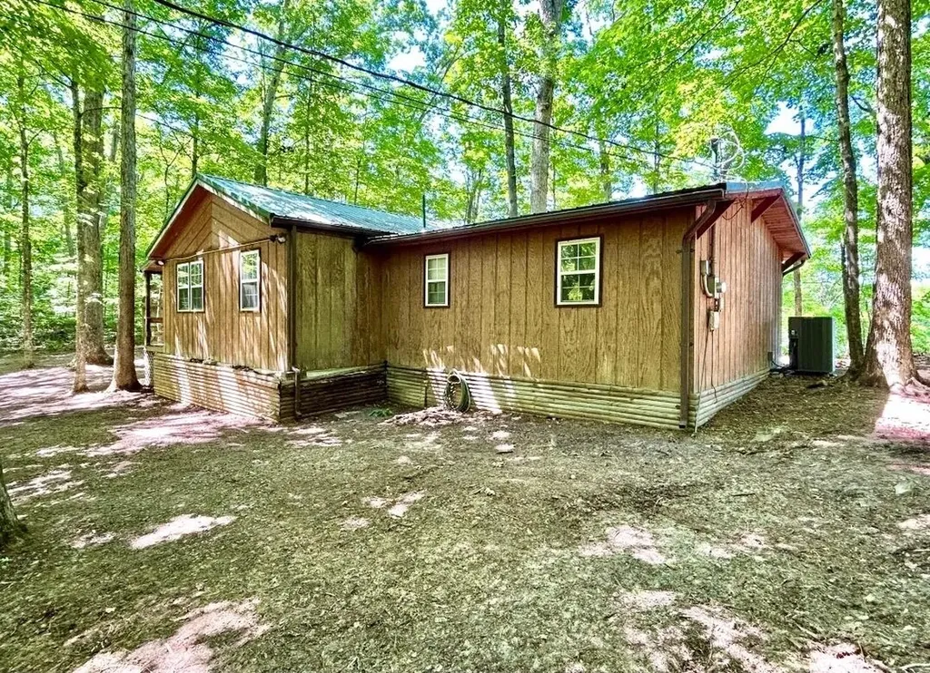 302 Lakeview Avenue Burnside KY 42519