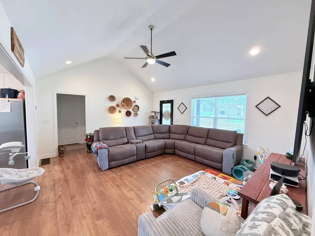 126 Elk Drive Stamping Ground KY 40379