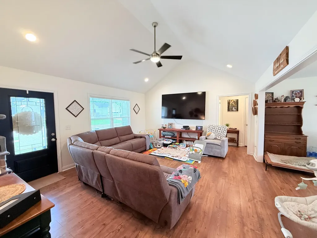 126 Elk Drive Stamping Ground KY 40379