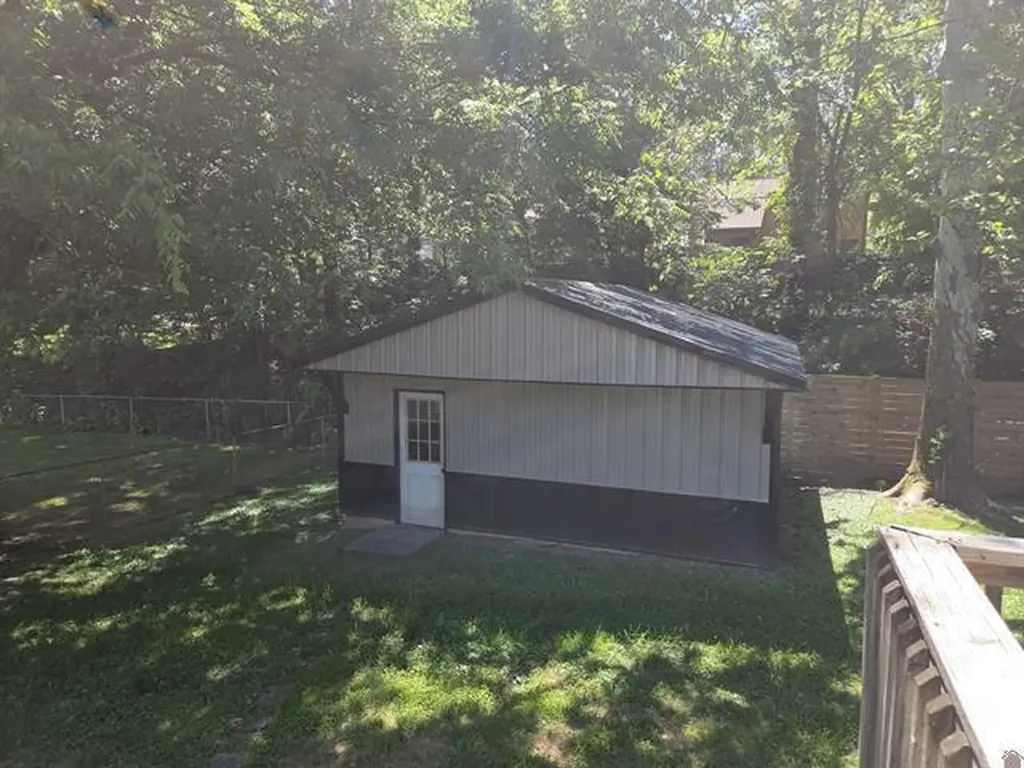 3624 Alameda Drive Paducah KY 42001