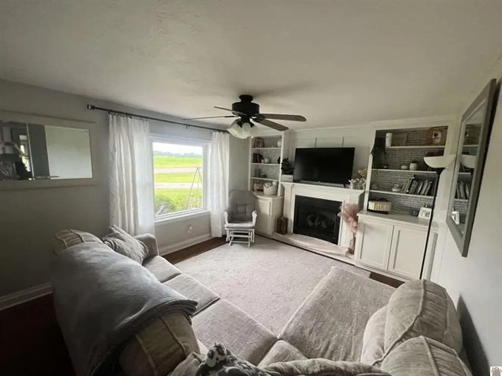 5483 Kentucky 121 Murray KY 42071