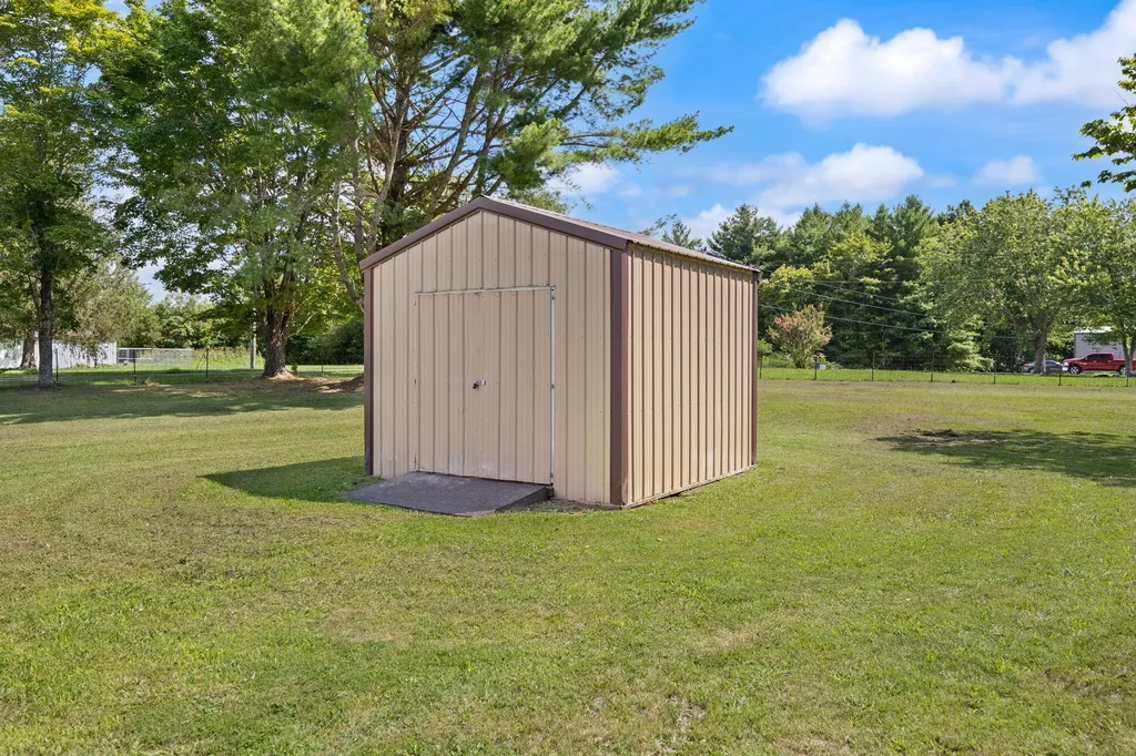 660 Highway 1383 Russell Springs KY 42642