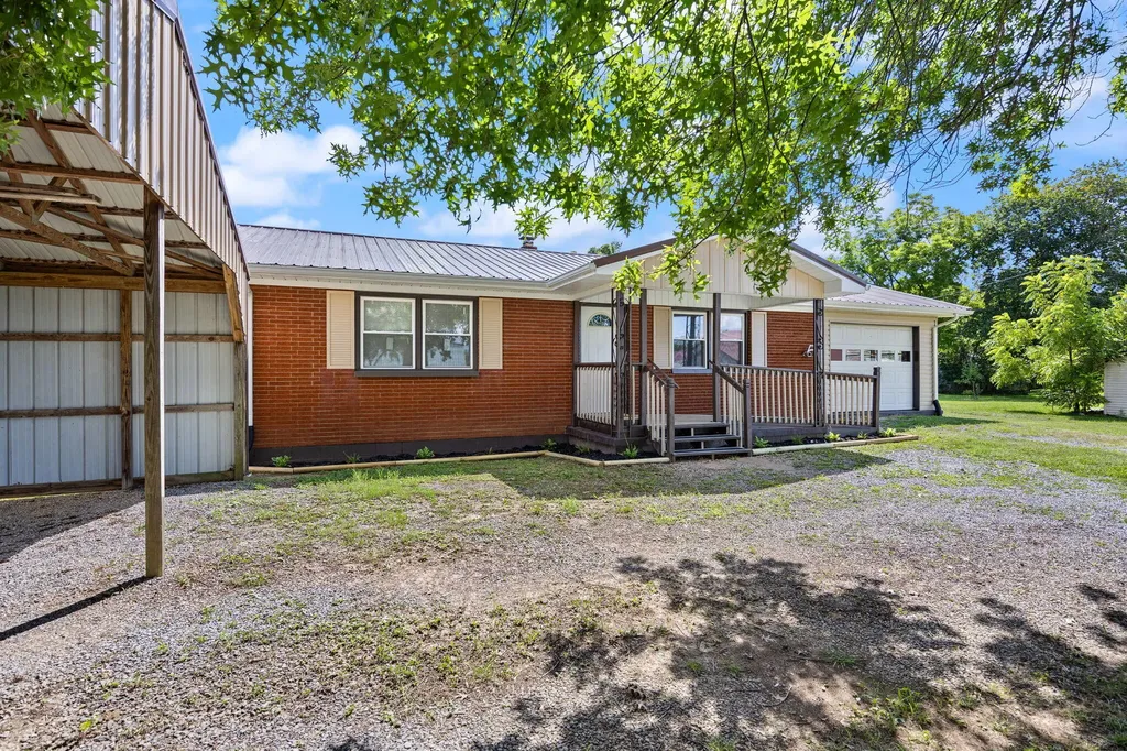 660 Highway 1383 Russell Springs KY 42642