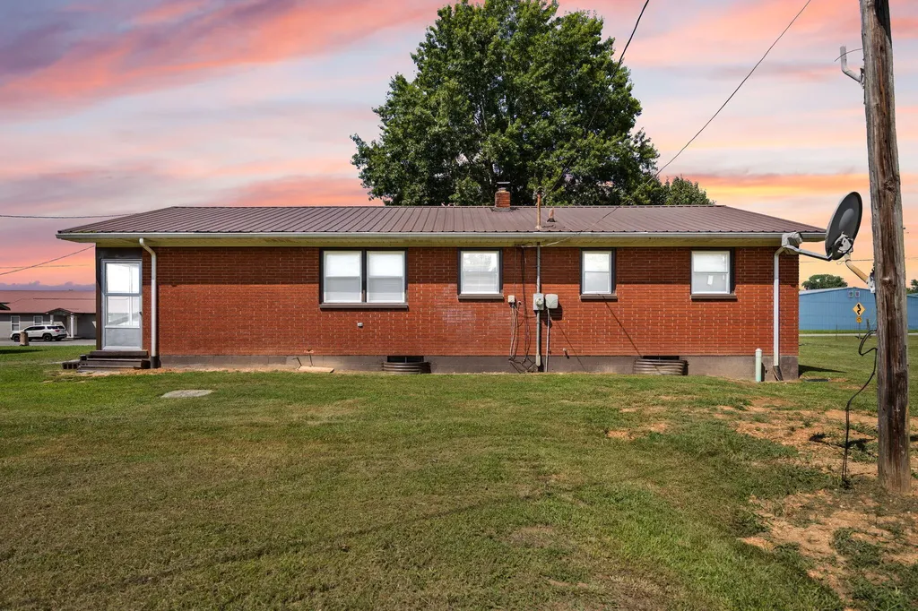 660 Highway 1383 Russell Springs KY 42642