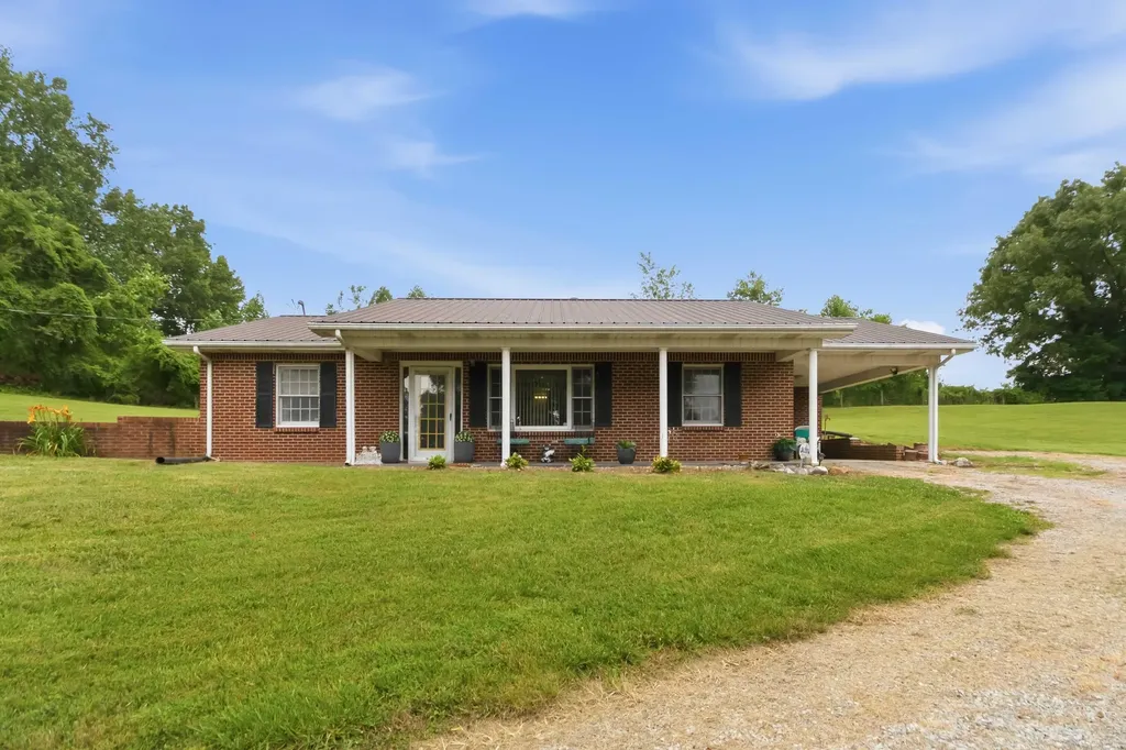 3065 Oak Hill Road Bethelridge KY 42516