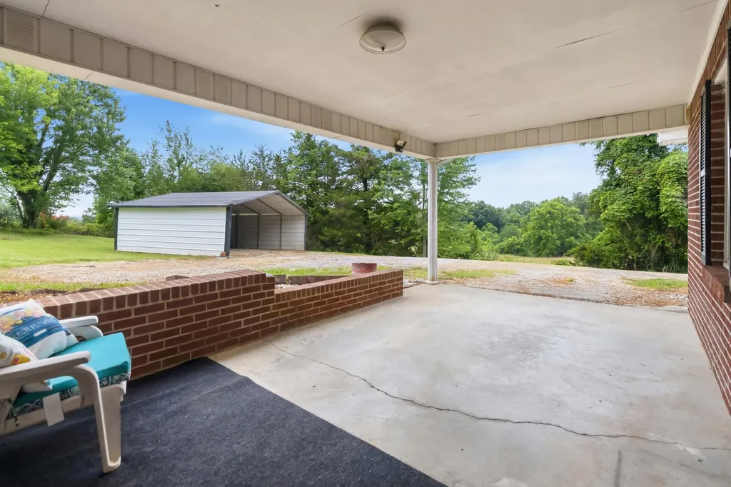 3065 Oak Hill Road Bethelridge KY 42516
