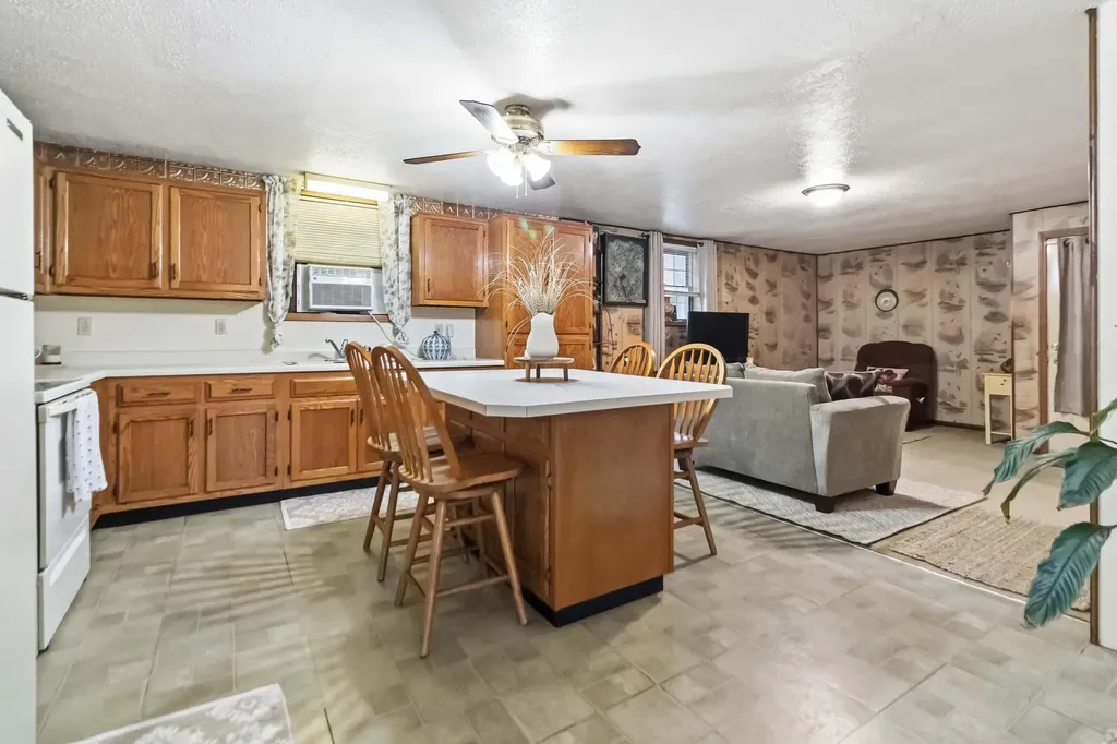 3065 Oak Hill Road Bethelridge KY 42516