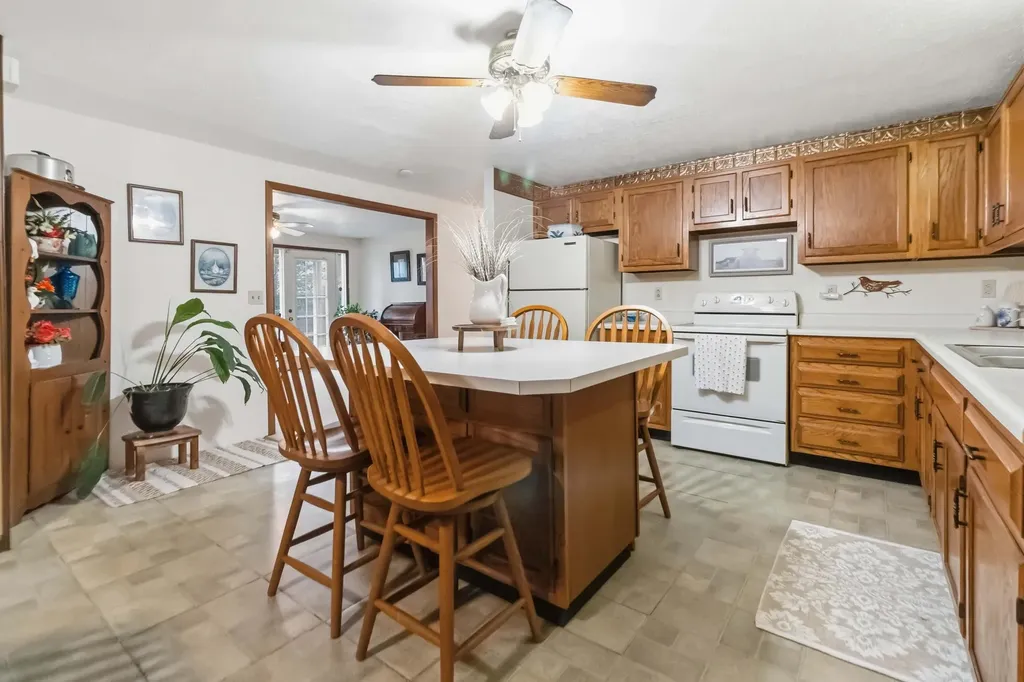 3065 Oak Hill Road Bethelridge KY 42516