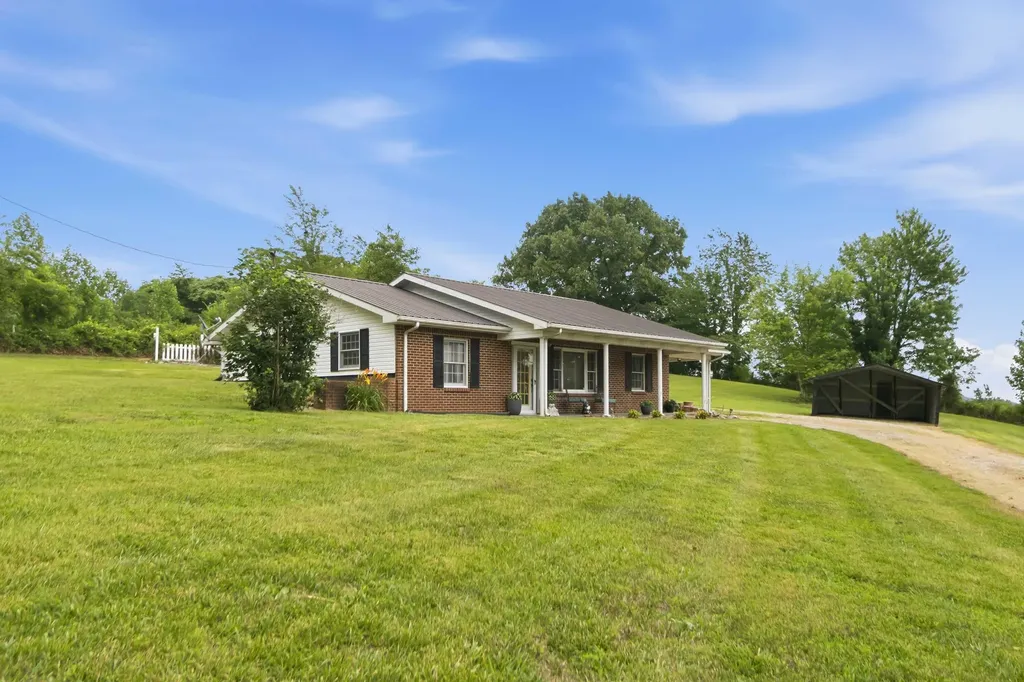3065 Oak Hill Road Bethelridge KY 42516