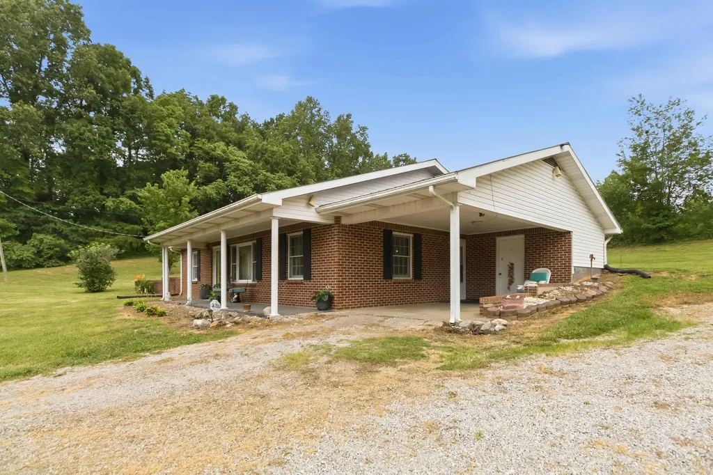 3065 Oak Hill Road Bethelridge KY 42516
