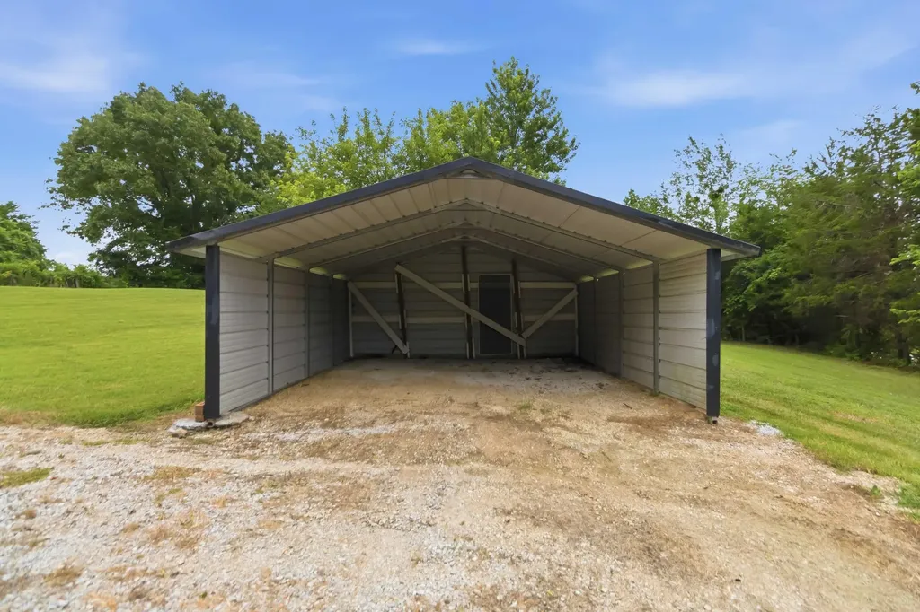 3065 Oak Hill Road Bethelridge KY 42516