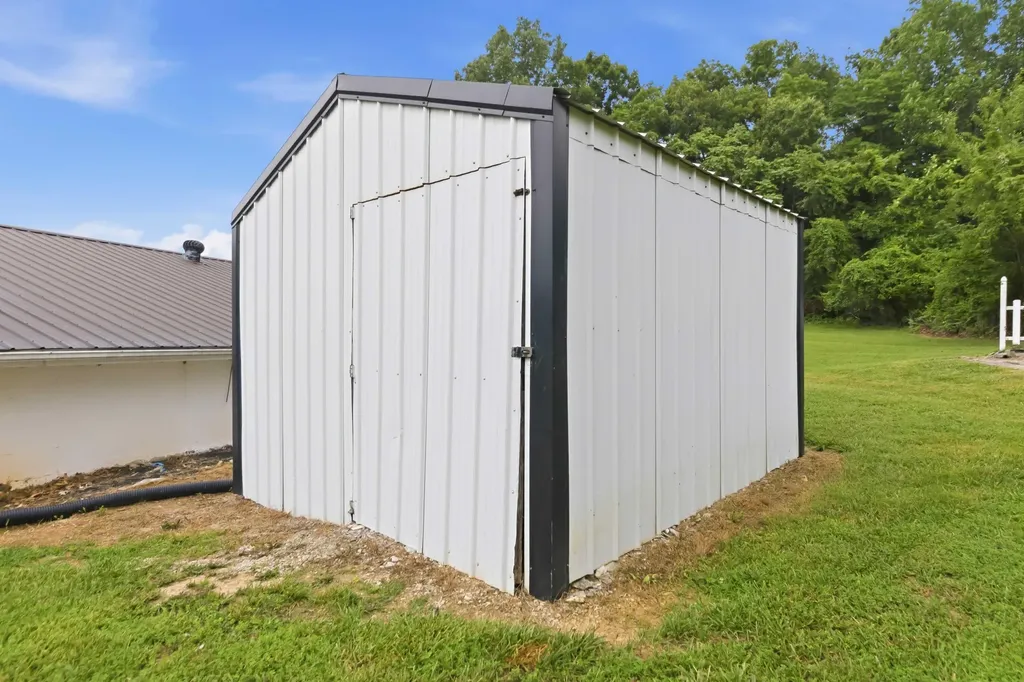 3065 Oak Hill Road Bethelridge KY 42516