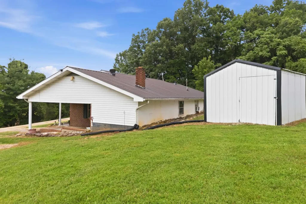 3065 Oak Hill Road Bethelridge KY 42516