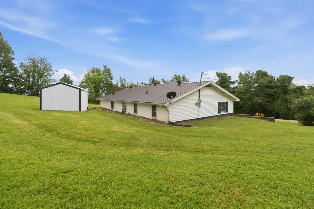 3065 Oak Hill Road Bethelridge KY 42516