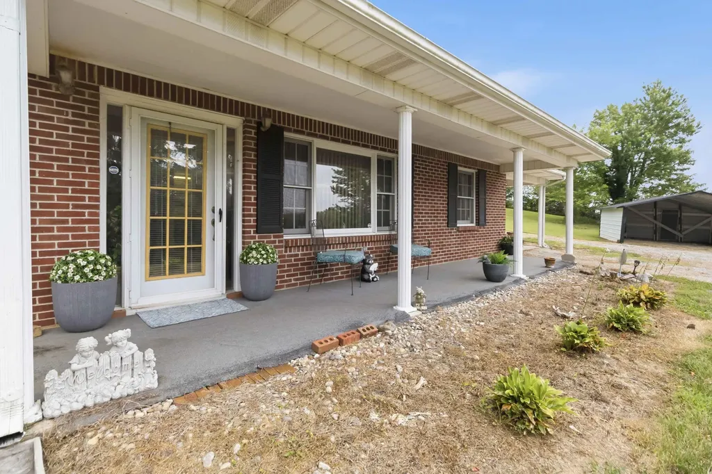 3065 Oak Hill Road Bethelridge KY 42516