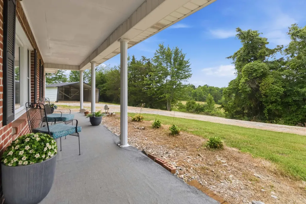 3065 Oak Hill Road Bethelridge KY 42516