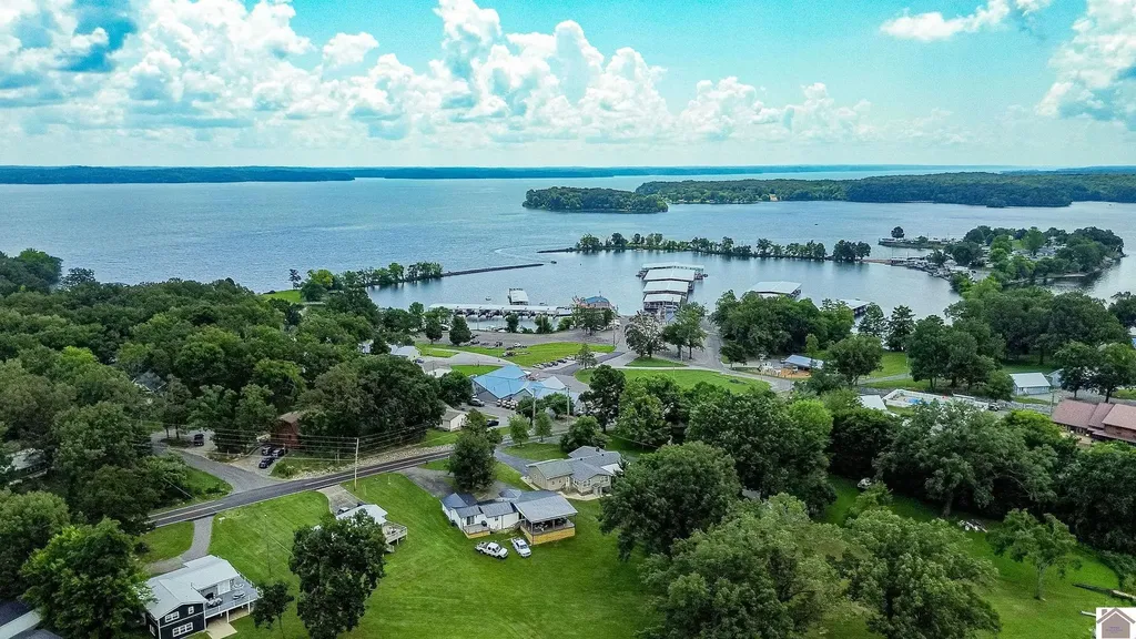 10 Captain Lane Gilbertsville KY 42044
