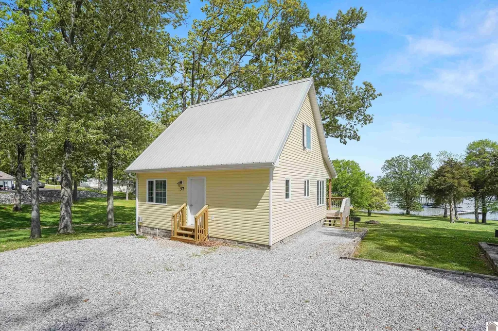 10 Captain Lane Gilbertsville KY 42044