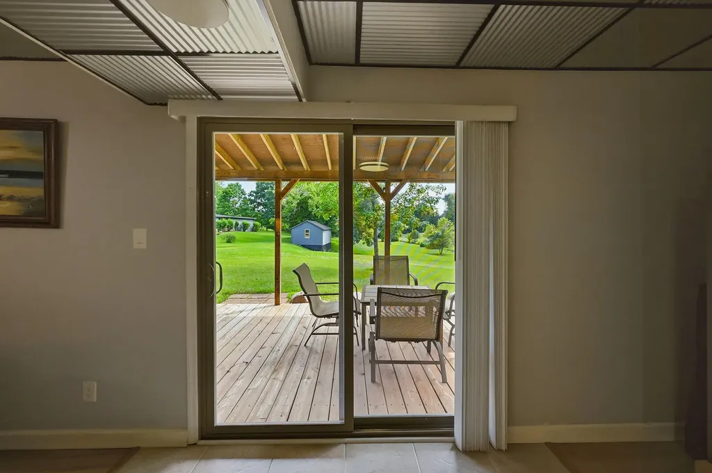 1594 Fox Creek Road Lawrenceburg KY 40342