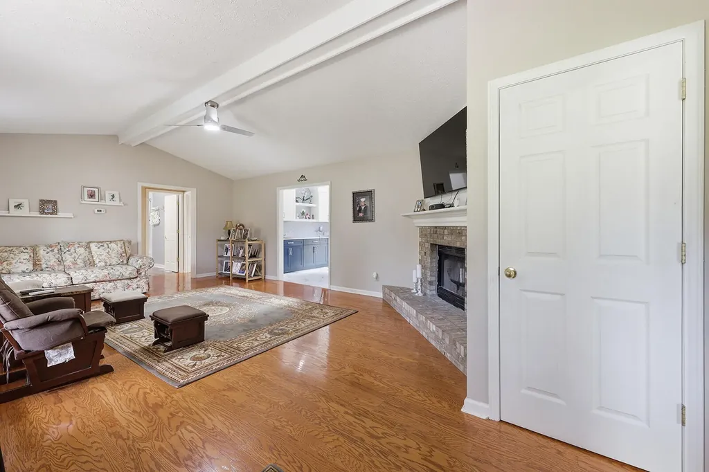 1594 Fox Creek Road Lawrenceburg KY 40342