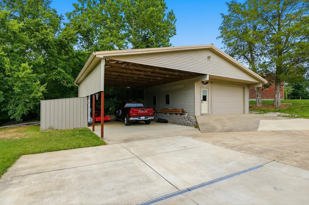 1594 Fox Creek Road Lawrenceburg KY 40342