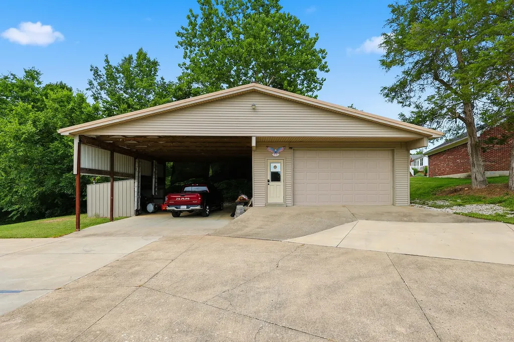 1594 Fox Creek Road Lawrenceburg KY 40342