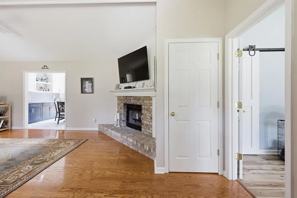 1594 Fox Creek Road Lawrenceburg KY 40342