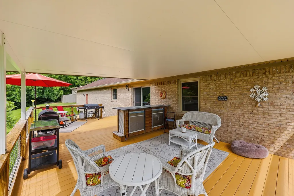 1594 Fox Creek Road Lawrenceburg KY 40342