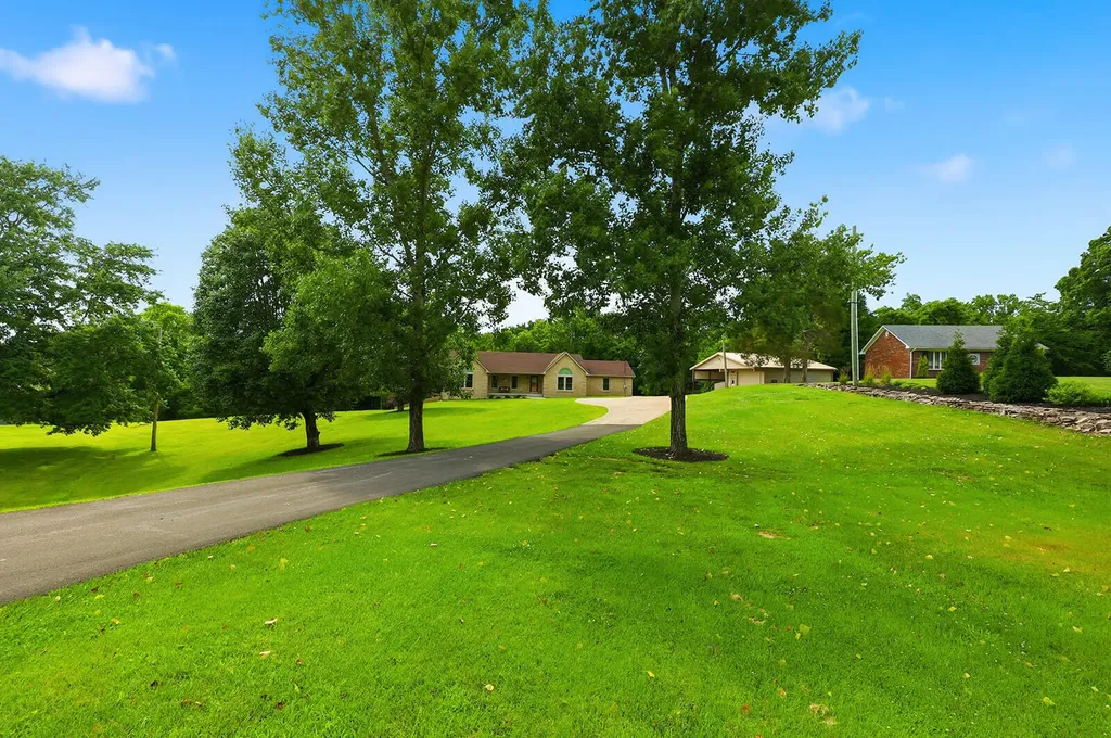 1594 Fox Creek Road Lawrenceburg KY 40342