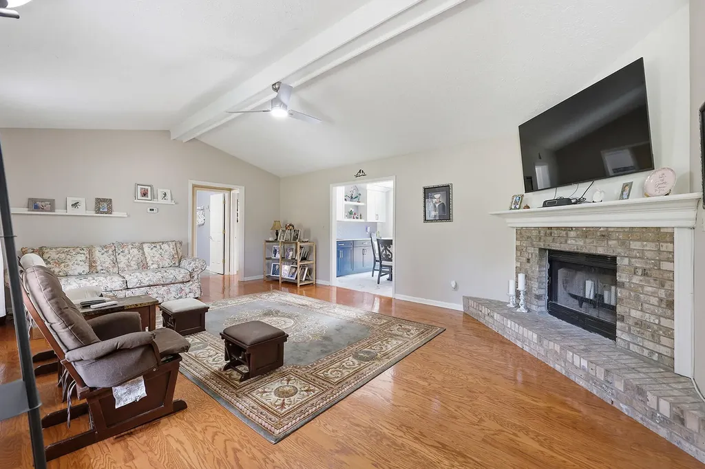 1594 Fox Creek Road Lawrenceburg KY 40342