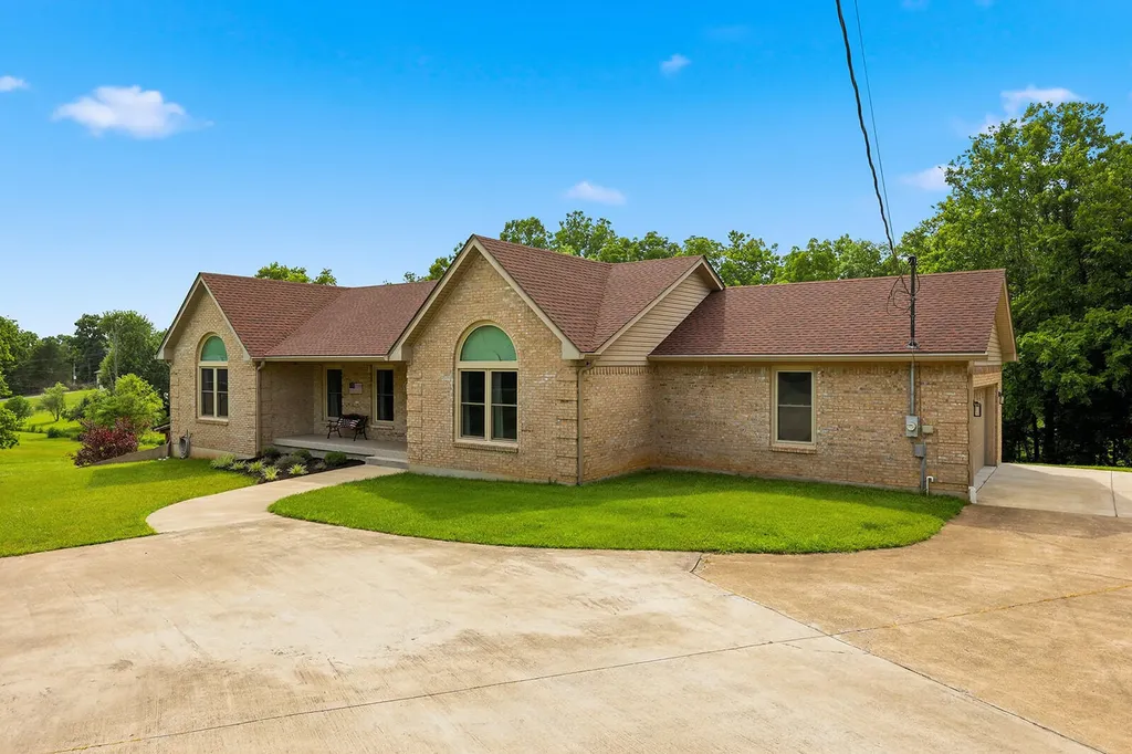 1594 Fox Creek Road Lawrenceburg KY 40342