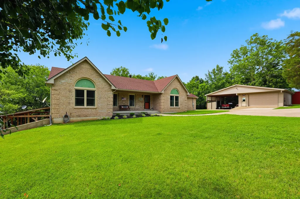 1594 Fox Creek Road Lawrenceburg KY 40342