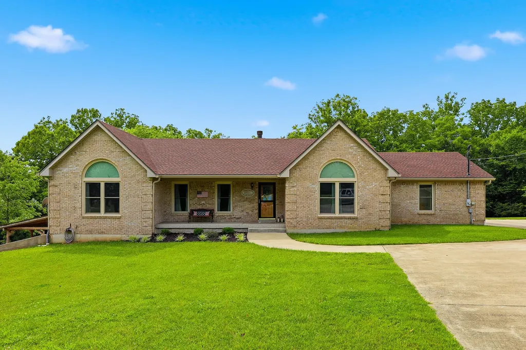 1594 Fox Creek Road Lawrenceburg KY 40342
