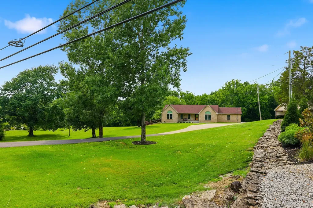 1594 Fox Creek Road Lawrenceburg KY 40342
