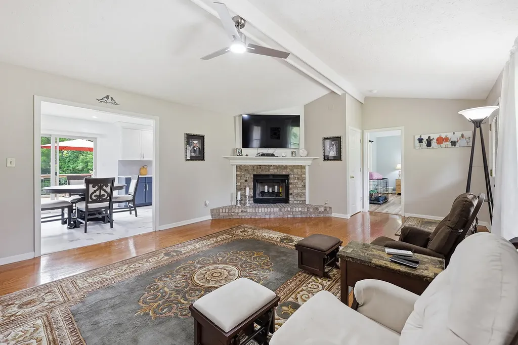 1594 Fox Creek Road Lawrenceburg KY 40342