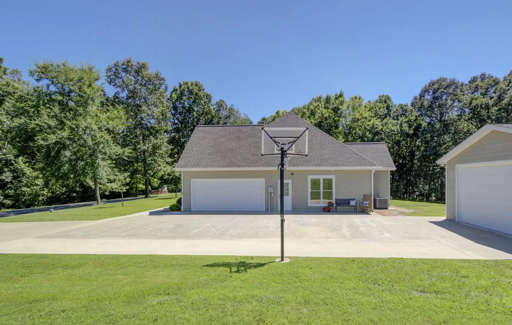 3276 Kirk Ridge Road Murray KY 42071