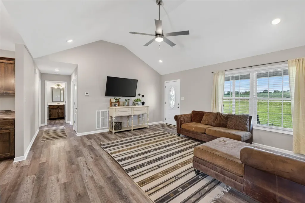 5817 Greenville Road Elkton KY 42220