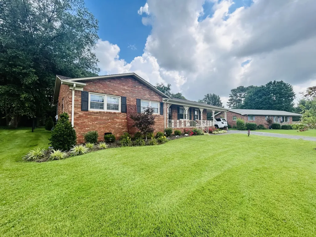 1608 Magnolia Drive Murray KY 42071