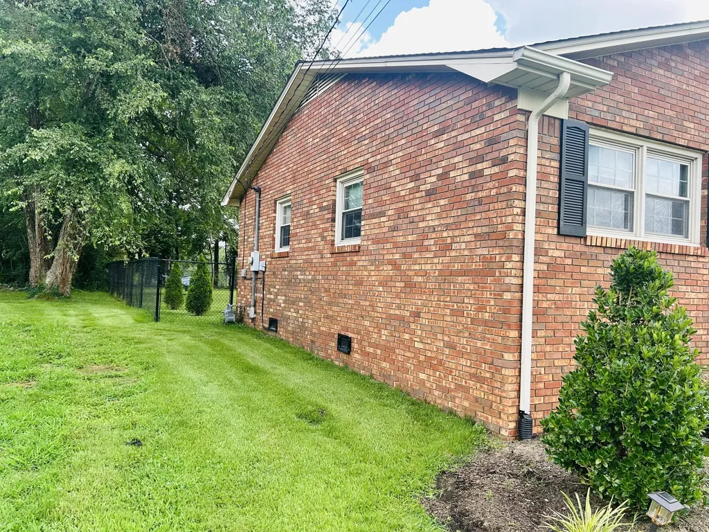 1608 Magnolia Drive Murray KY 42071