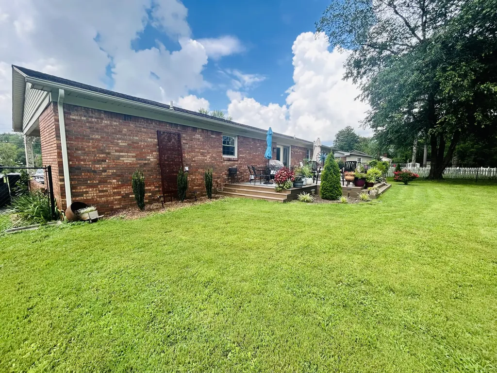 1608 Magnolia Drive Murray KY 42071