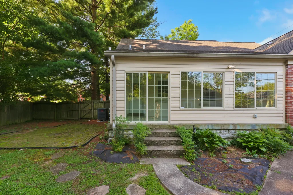 129 Barberry Lane Lexington KY 40503