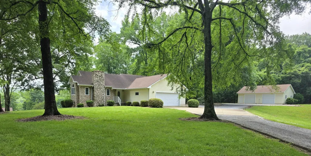 85 Boone Drive Cadiz KY 42211