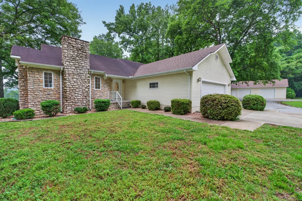 85 Boone Drive Cadiz KY 42211