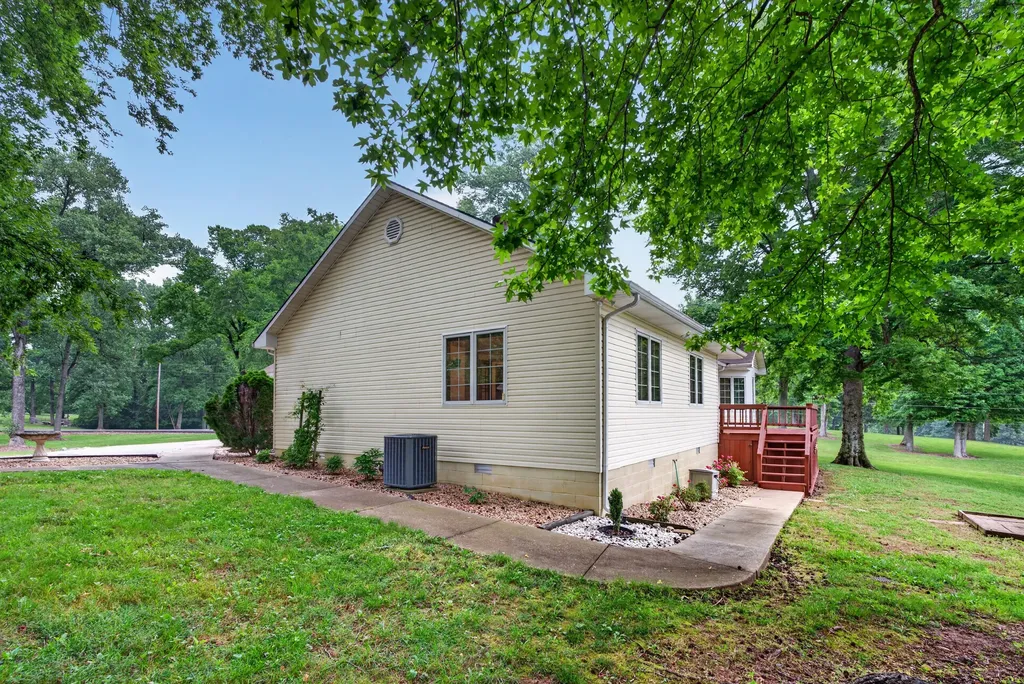 85 Boone Drive Cadiz KY 42211