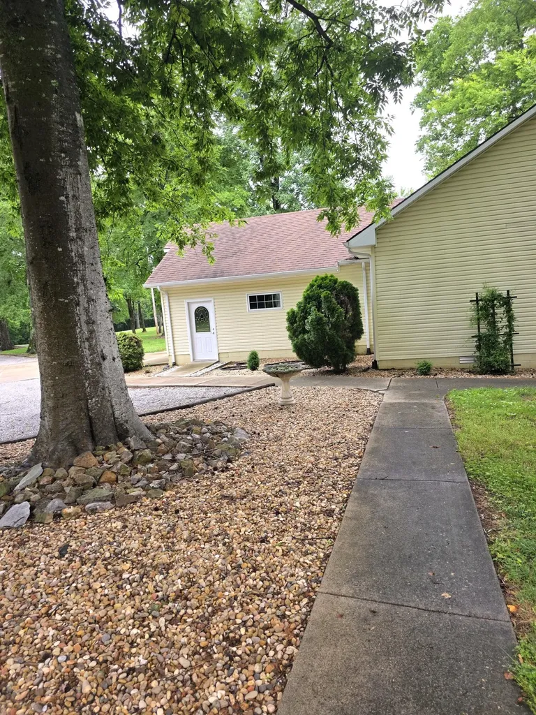 85 Boone Drive Cadiz KY 42211